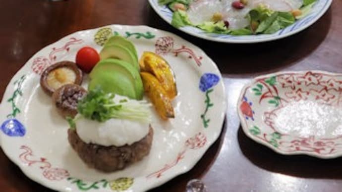 雪が積もったようなハンバーグ…