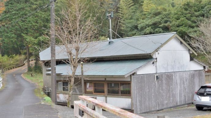 鴨居上の壁を抜く