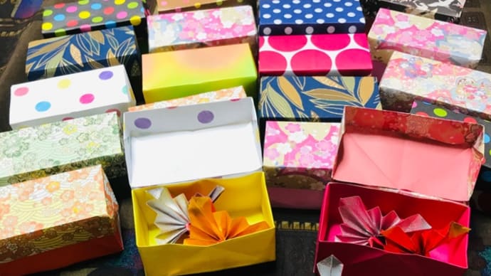 折り紙の箱と祝い鶴