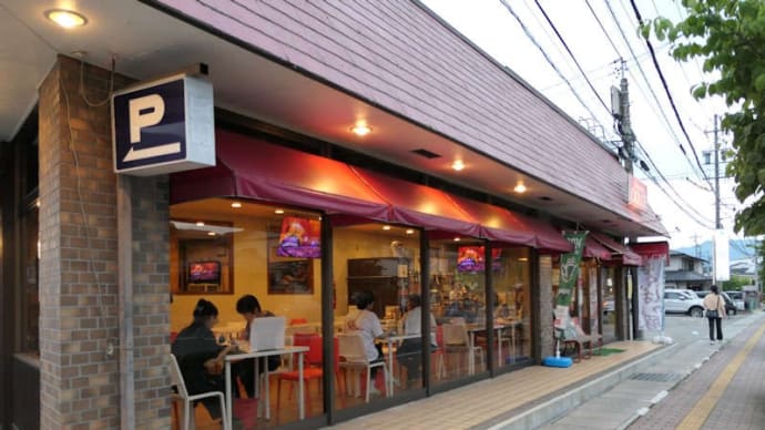 松本市浅間温泉の「かつ富」で、「はくばの豚ロースカツとアジフライ定食」の夕食。