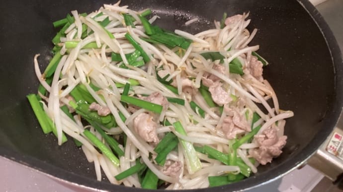 ニラもやし炒め(^.^)鶏肉コンニャク玉子とじ