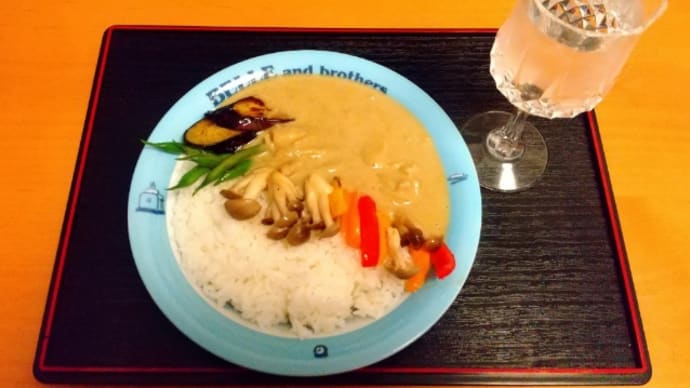 昼食はグリーンカレー