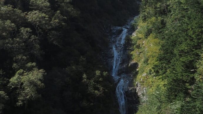 ロープウエーから見た.....滝