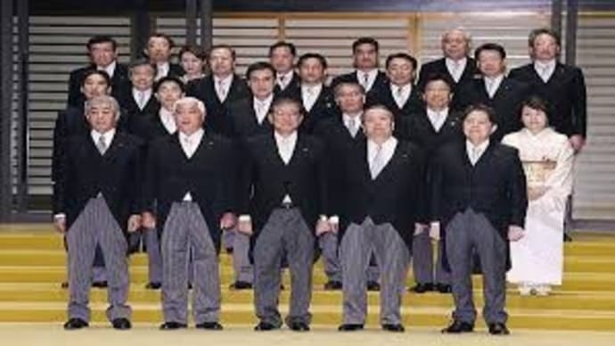 石破内閣発足　銅相場の願いは　円安を希望　内閣写真撮影の前列のズボンは　ダブダブ　だよ