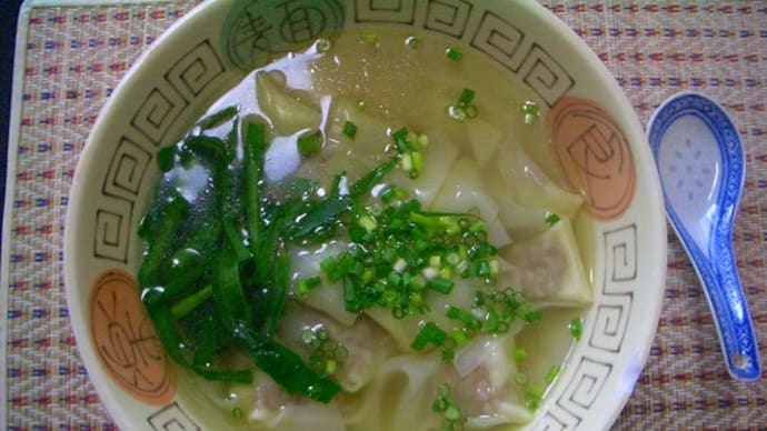 朝食はワンタン