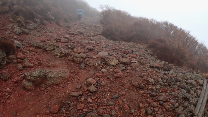 ２６日.腰痛リハビリに雨の韓国岳へ