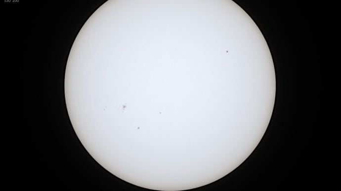 24/06/11 今日の太陽黒点 と あまピンだった月齢4日目のお月様…。