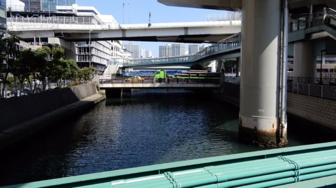 2017・5・17 テキトーに渡るおばさんの橋 横浜の架替関東大震災復興橋梁・金港橋。横濱港の別名に因み金港橋と命名さる。