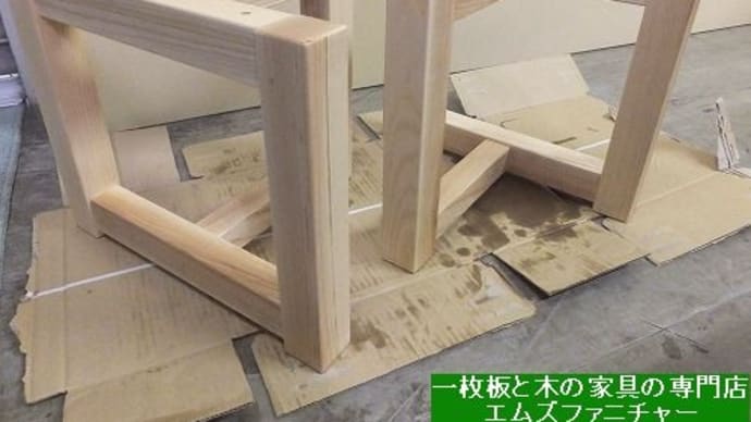 １４７５、一枚板リビングテーブル用の木脚（載せ脚仕様、固定脚仕様）一枚板と木の家具の専門店エムズファニチャーです。