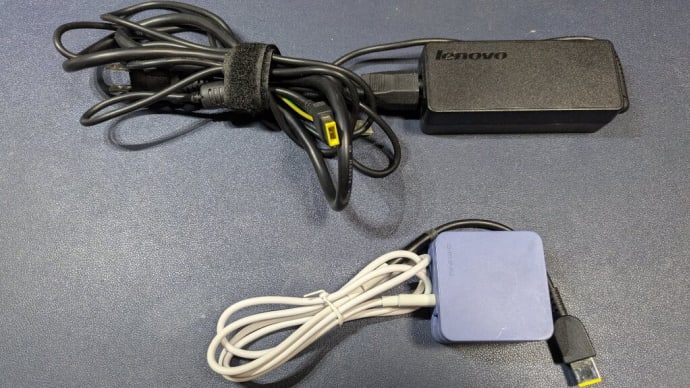ACアダプタとPD充電器