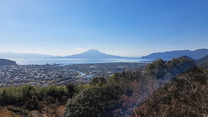 桜島(高岡公園にて)スマホ撮影
