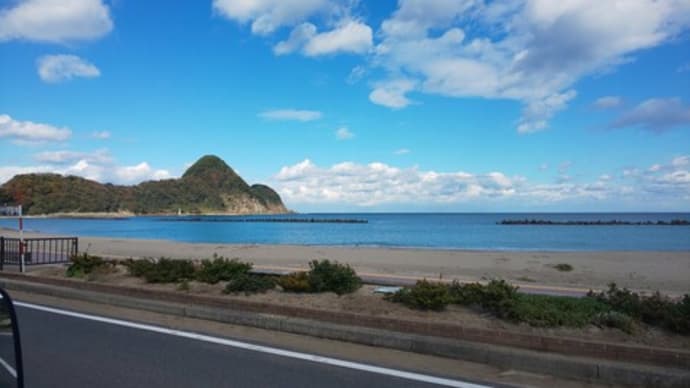今日も湯楽朝市広場の海水汲みです。