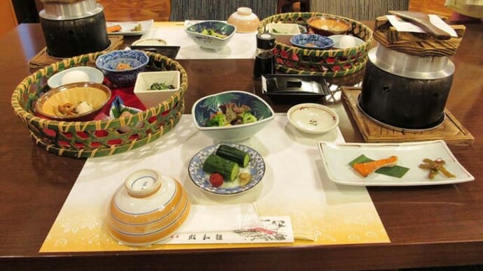 銀山温泉朝食　山形駅つめたい肉蕎麦　サクランボと猫