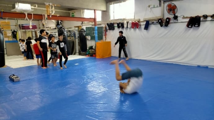 (土)キッズ格闘技クラス09:30〜&初心者クラス10:40〜