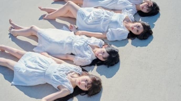乃木坂46、井上和らが砂浜で寝そべる芸術的ショット 5期生写真集から先行カット
