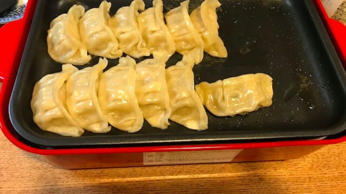 ホットプレートで餃子