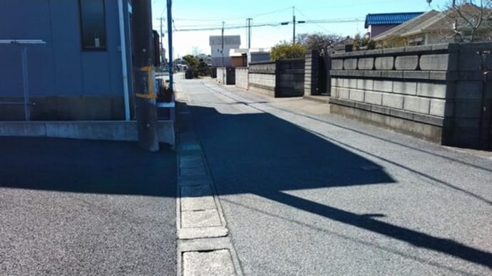 九十九里鐵道廃線跡。その2。遊歩道・「軌道道(きどうみち)」。九十九里町天然ガス。運行当時のようす。「学校前」駅(「銚子往還」をゆく。番外編。)