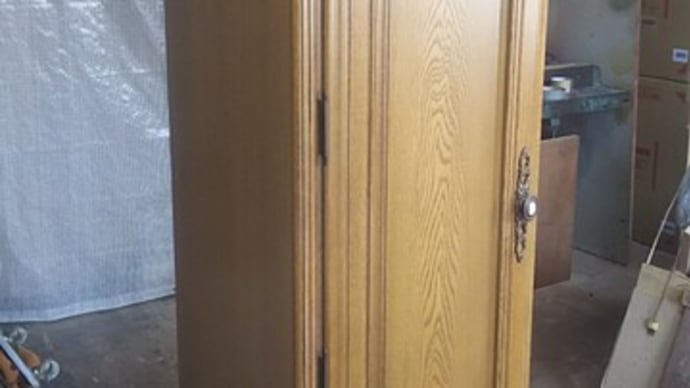 婚礼家具のリメイク 2 (3枚扉の洋服箪笥のリメイク)