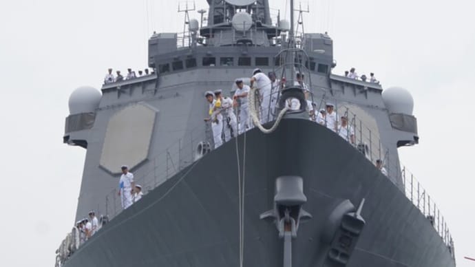 海上自衛隊ミサイル護衛艦ちょうかい 接岸準備!! DDG-176ちょうかい 正面姿