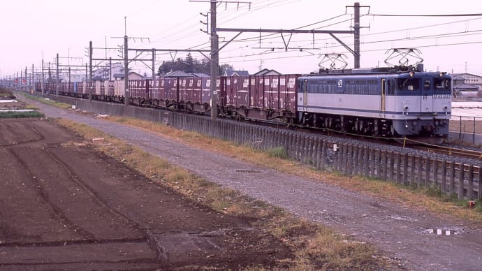 改番前の1037が牽く高崎線のコンテナ列車