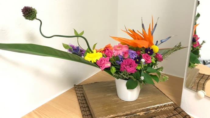 4月前半の待合室はこんなお花でした
