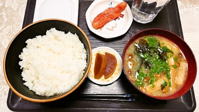 家で朝ご飯(ごはんに辛子明太子、納豆、なめこ汁、麦みそ漬)(2024年12月30日)