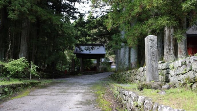 八幡神社・釈迦堂と殉死の墓・延命地蔵