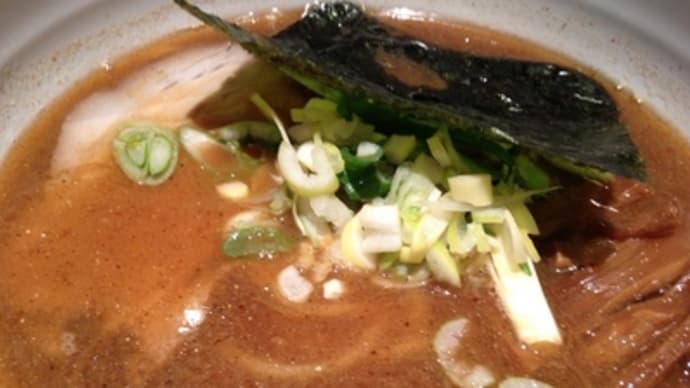 ほんのり甘い鶏＋魚介スープに乾杯、「麺　黒椿屋」
