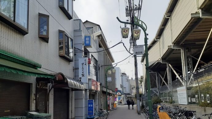 堀切菖蒲園駅商店街の二宮金次郎に手袋