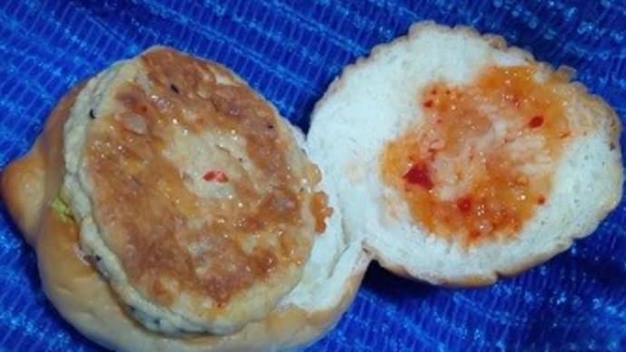 豆腐肉団子の中華風甘酢あんかけベーグル仕立てで朝食して待機してるんだね:D