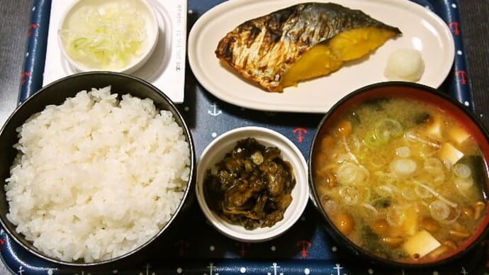 家で朝ご飯（新米・新潟産コシヒカリにサワラの西京漬、なめこ汁、納豆、葉唐漬）（2020年10月22日）