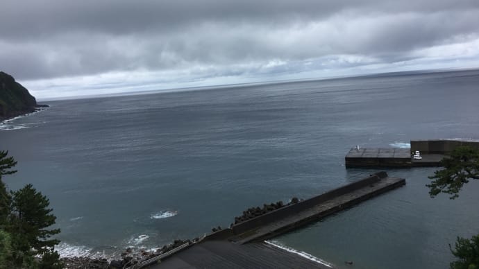 藍ケ江の海その2。黒い海です✨〜温泉♨️下から