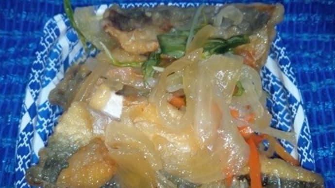 アジ南蛮漬けなお総菜でかるぅ~く遅めの夕方食にしたんだね:P