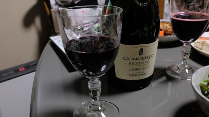 今年の誕生日は、イタリアン発泡酒(赤)、プロシュート、サラミ、チーズなどで開始。チキンガーリックステーキをメインに頂き『グラマシーニューヨーク』の“ショコラ・フレーズ”で大満足・大満腹!