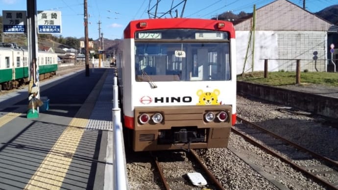 上信電鉄の車両を眺める