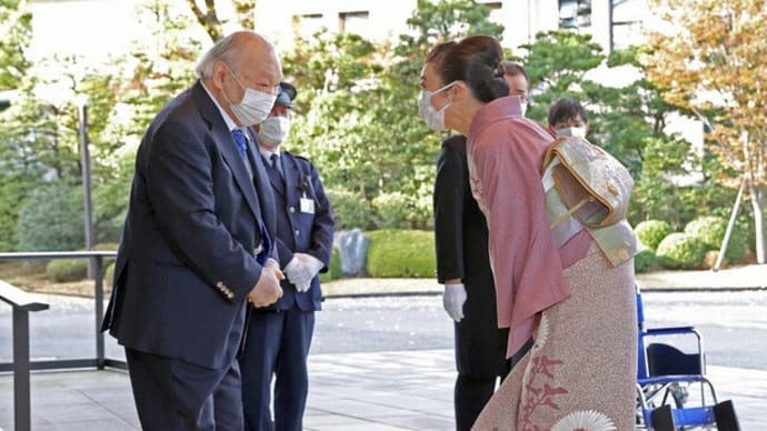 両陛下 文化功労者に会う