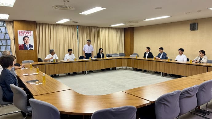 7月31日　本日は矢川駅で朝の市政報告を行い、午後5時からは自民党本部で都連壮年部幹事会に出席しました
