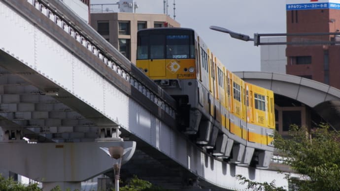 北九州モノレール北九州銀行ラッピング