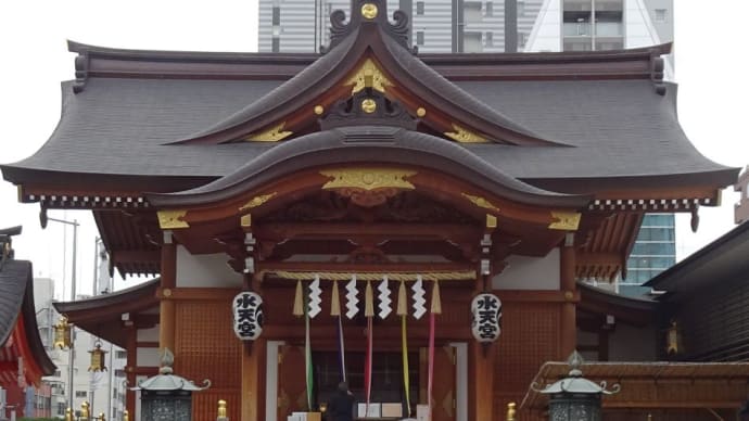 子宝いぬが見守る水天宮!宝生辯財天もあるが!これ(いぬ)がとても気になりました!