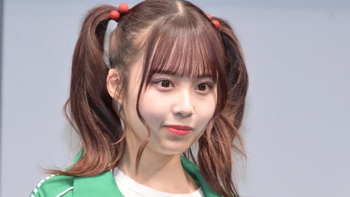 乃木坂46佐藤璃果、ミニスカで美脚披露 “母撮影”旅行満喫ショットに「スタイル抜群」「ビジュ最強」の声