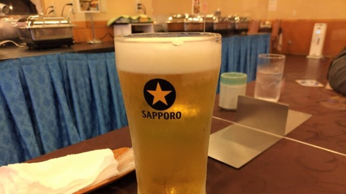 |M1957|岩見沢サンプラザホテル1F『シルクロード』に初めてお邪魔。サッポロ黒生ビで開始し、ナポリタンと厚切りハムカツの鉄板グリル(目玉焼き付き)のボリュームにビックリ!