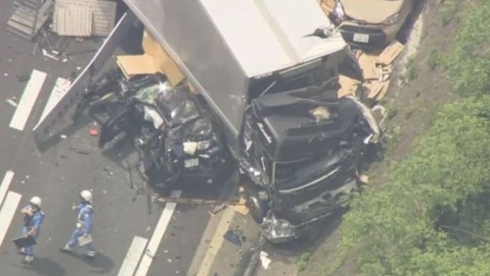 岐阜でトラック等4台の事故