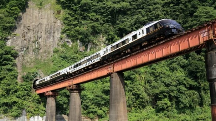 岩戸を貫くあそぼーいとキハ200系