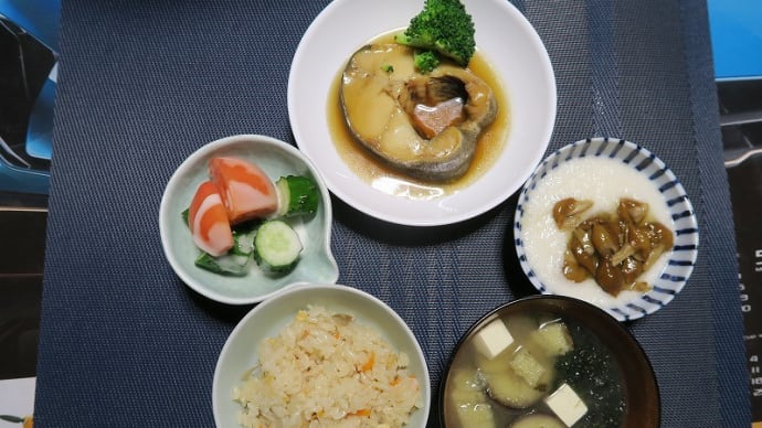 炊屋食堂の質素倹約一汁三菜・・・田舎の味。