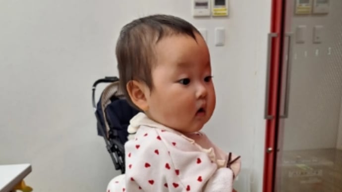 ファーストシューズと木のおもちゃ