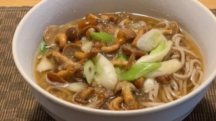 美味しい〜なめこ蕎麦