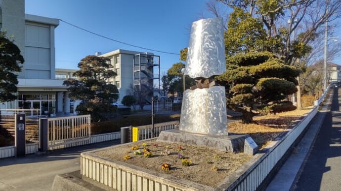 南部地区にあるモニュメント「大地」