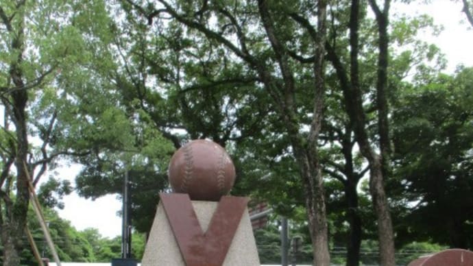 カープファンの聖地「勝鯉の森」、カープのメモリアル旧広島市民球場跡地に出来たゲートパーク広島内にあります