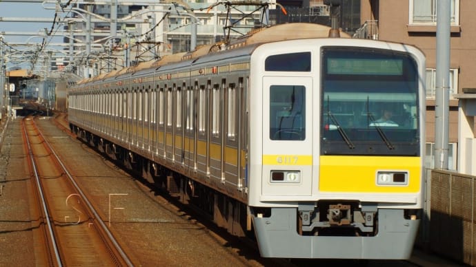 2024年5月16日 西武池袋線 富士見台 6117F 西武有楽町線開通40周年記念ラッピング(黄色帯)