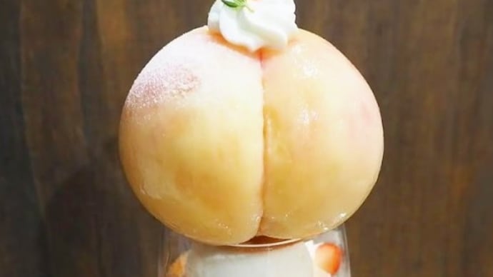 桃のスイーツ🍑「季節のパフェ〜桃の雫〜」~二十四軒の住宅街にある週2日間のみ営業のカフェ「nina nino(ニーナニーノ)」~